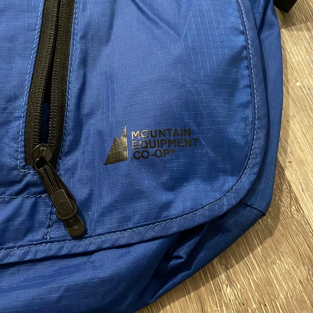 MEC Nylon travel Messenger Bag - Picture 2 of 5